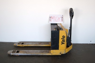 Yale walk behind pallet jack truck w/charger