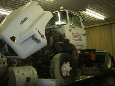1993 ford L9000 single axle parts make offer cat 3176