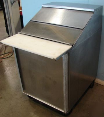 Silver king SKP2712 refrigerated prep table