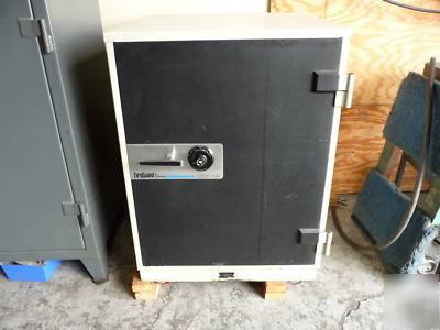 Fireguard media and data safe model 2532CTS