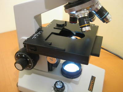 Clinical trinocular compound microscope 40-1600X + case