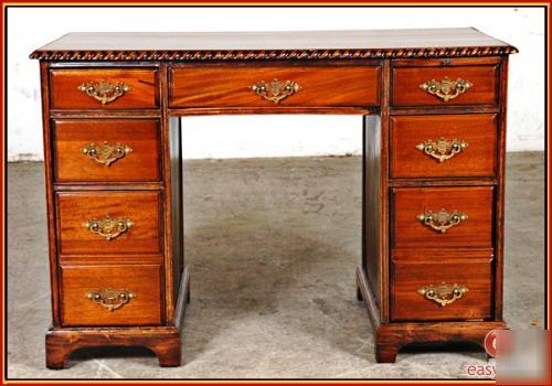 Elegant antique style high gloss finished writing desk