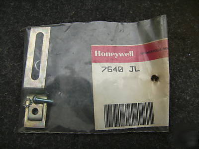 Lot of (18) honeywell # 7640JL damper motor control arm