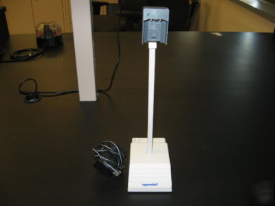 Eppendorf single pipettor charging stand