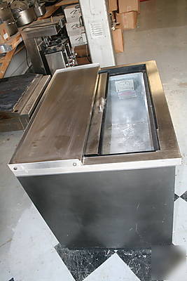 Continental back bar freezer for beer mugs CGC37
