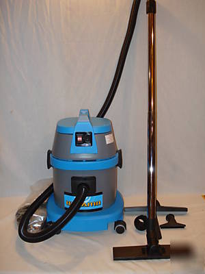 Dynamo 5 gal. wet/dry vacuum with 8 piece tool set
