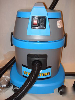 Dynamo 5 gal. wet/dry vacuum with 8 piece tool set