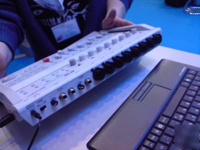 New *brand * zoom R16 16-track portable sd recorder r-16