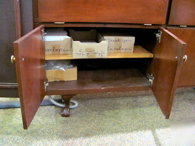 Set of 9 jewelry display showcases, glass and mahogany