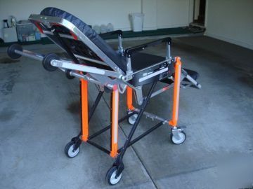 Ferno 28Z proflexx patient cot