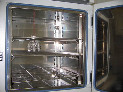 Dip coating machine for optical lenses with oven