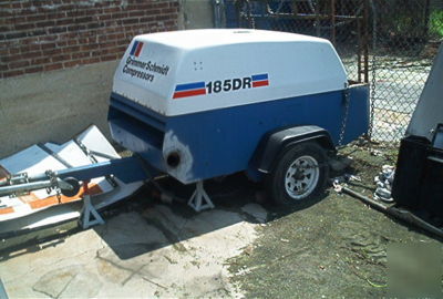 Towable rotary screw compressor - great condition 