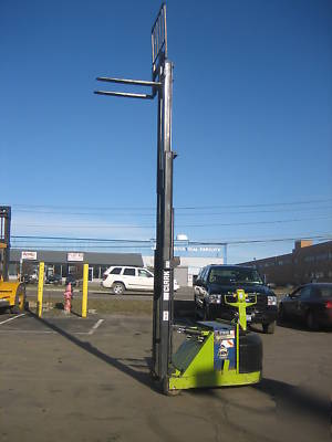 Clark 3000# forklift walk behind 10' lift w/tilt , 24V