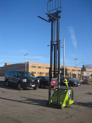 Clark 3000# forklift walk behind 10' lift w/tilt , 24V