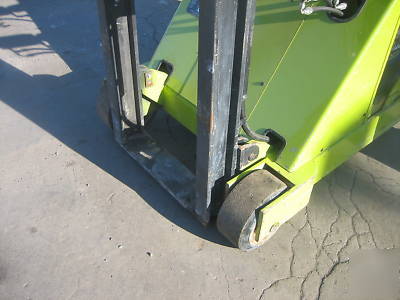 Clark 3000# forklift walk behind 10' lift w/tilt , 24V