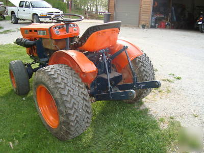Kubota B7100 tractor 4X4 with finish mower and scraper 