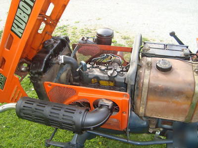 Kubota B7100 tractor 4X4 with finish mower and scraper 