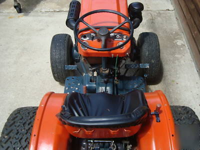 Kubota B7100 tractor 4X4 with finish mower and scraper 