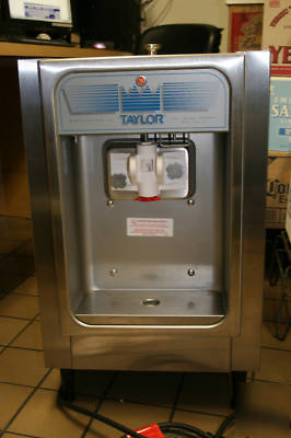 Taylor soft serve 152- 12 single ice cream machine