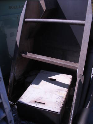 4000 lb. / 2 ton hydraulic parts/box/bin/tote dumper