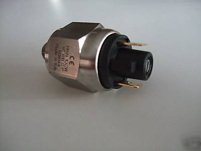 Stainless steel adjustable pressure switch .15-2 bar 