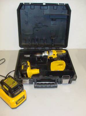 Dewalt DC927 cordless hammer drill set, very nice 