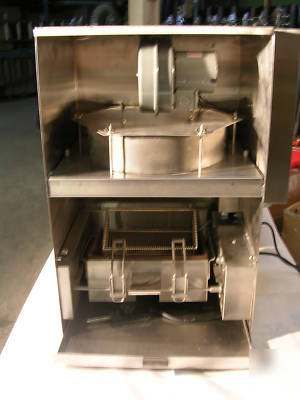 Fryer needs no external ventilation or fire supression