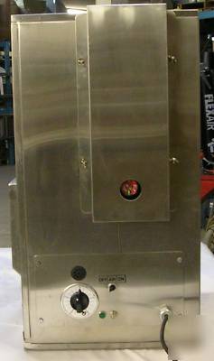 Fryer needs no external ventilation or fire supression