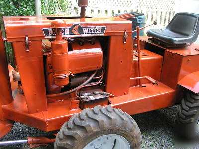 Ditch witch trencher, 5-ft bar, back fill blade