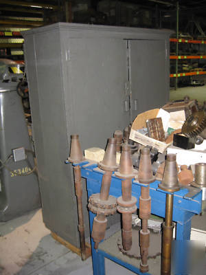 Cincinnati milacron 315-16 e dial type universal mill