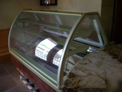 Fb deranieri~european~refrigerated~pastry display case