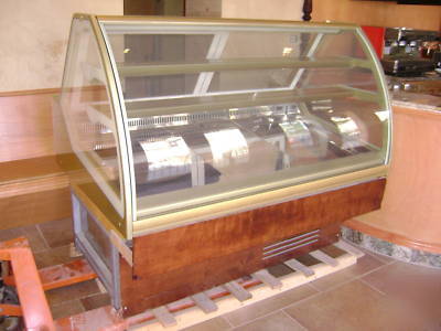 Fb deranieri~european~refrigerated~pastry display case