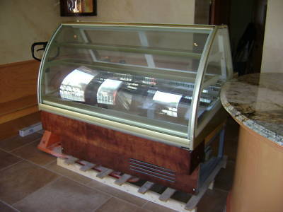 Fb deranieri~european~refrigerated~pastry display case