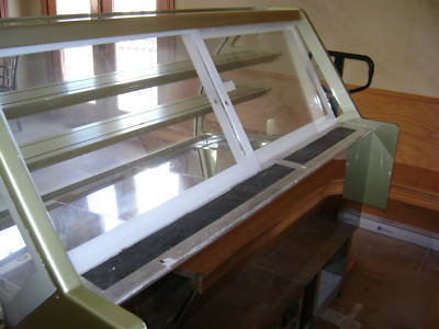 Fb deranieri~european~refrigerated~pastry display case