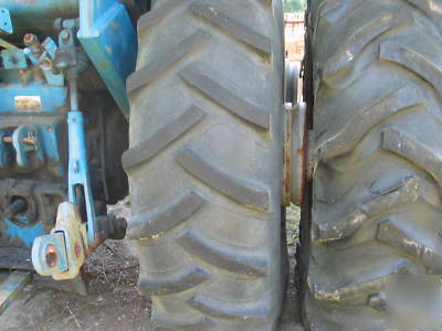 Ford 9600, dual wheel, cab with a/c tractor 