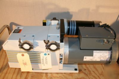 Leybold vacuum pump, d-25BCS, with chemical filtration