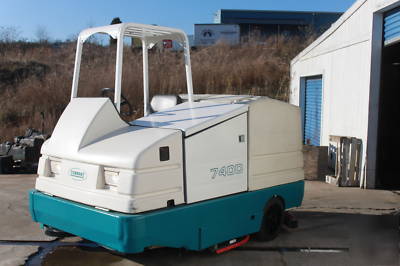 04 tennant 7400 rider scrubber w/ curb brush video 