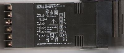 Honeywell udc 1000 temperature controller