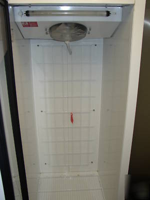 1 door glass commercial ice merchandiser by master-bilt