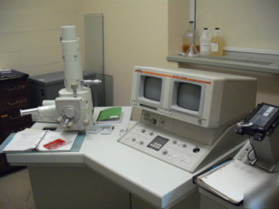 Working jeol jsm 5400 scanning electron microscope