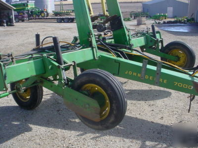 Tool bar from 8 row jd planter , flex