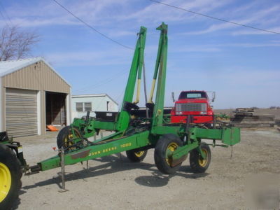 Tool bar from 8 row jd planter , flex