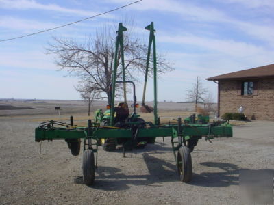 Tool bar from 8 row jd planter , flex