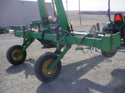 Tool bar from 8 row jd planter , flex