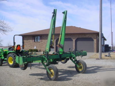 Tool bar from 8 row jd planter , flex