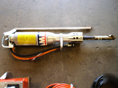 Darda C12 hydraulic rock splitter with pump
