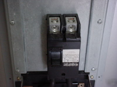 Square d 225 amp electric service panel w/ 30 breaker s