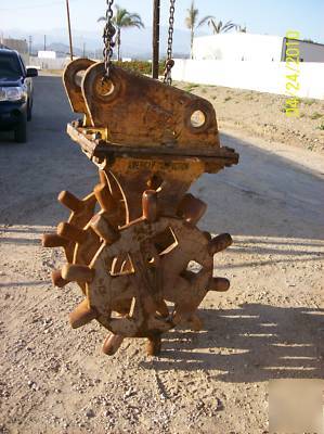 Compaction wheel for excavators-komatsu,cat, jd,kobelco
