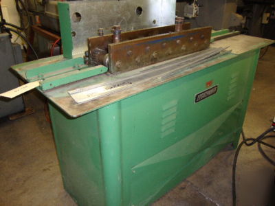 Lockformer button punch snap-lock machine