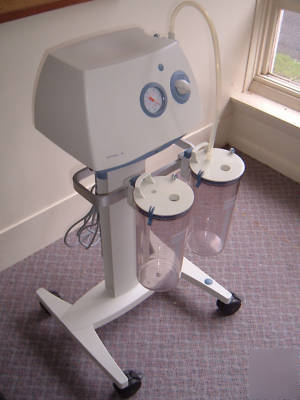 Medela dominant 50 ... barely used ... w/accessories 